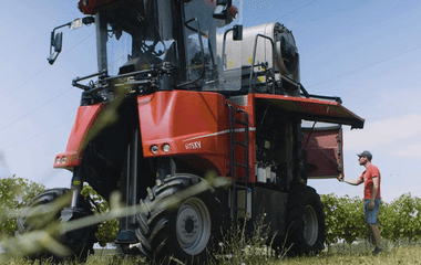 Afbeelding: Video: ideale sluiting voor spatbord panelen in druivenoogstmachine
